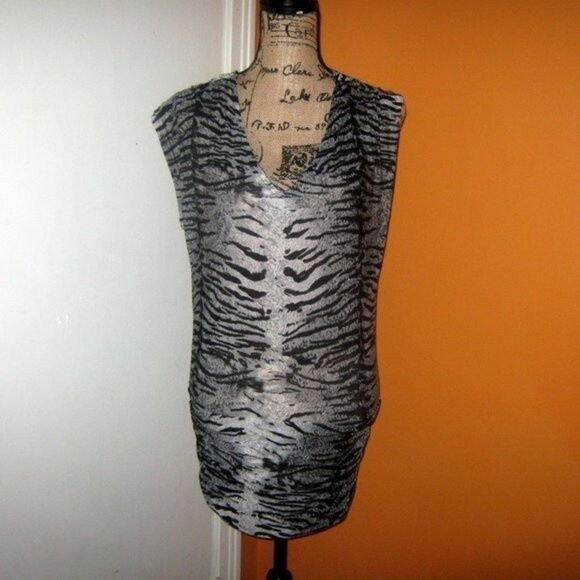 Day Night Medium Tiger Print Bodycon Dress NWT - Picture 12 of 16